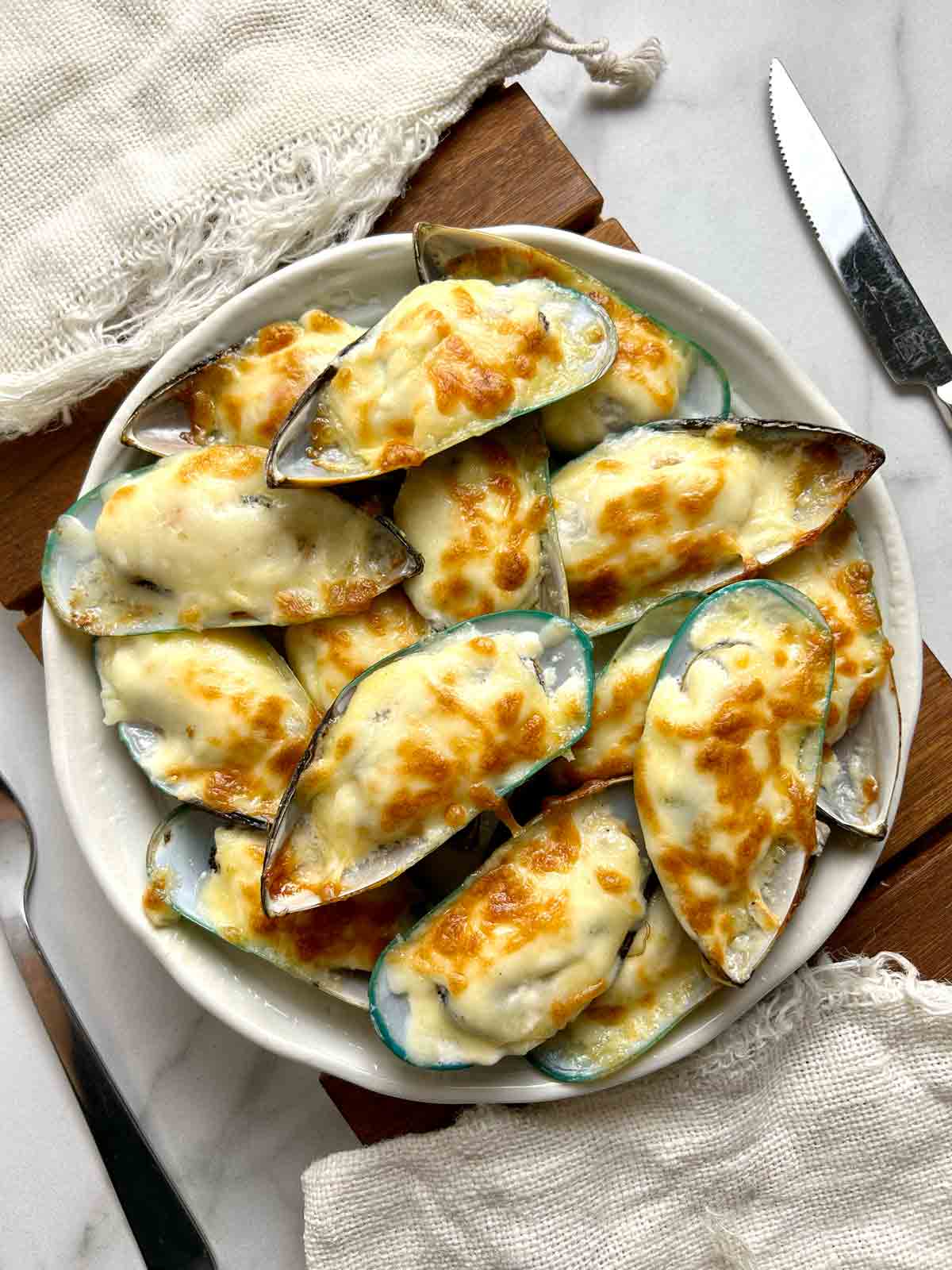 overhead view of baked mussels on plate.