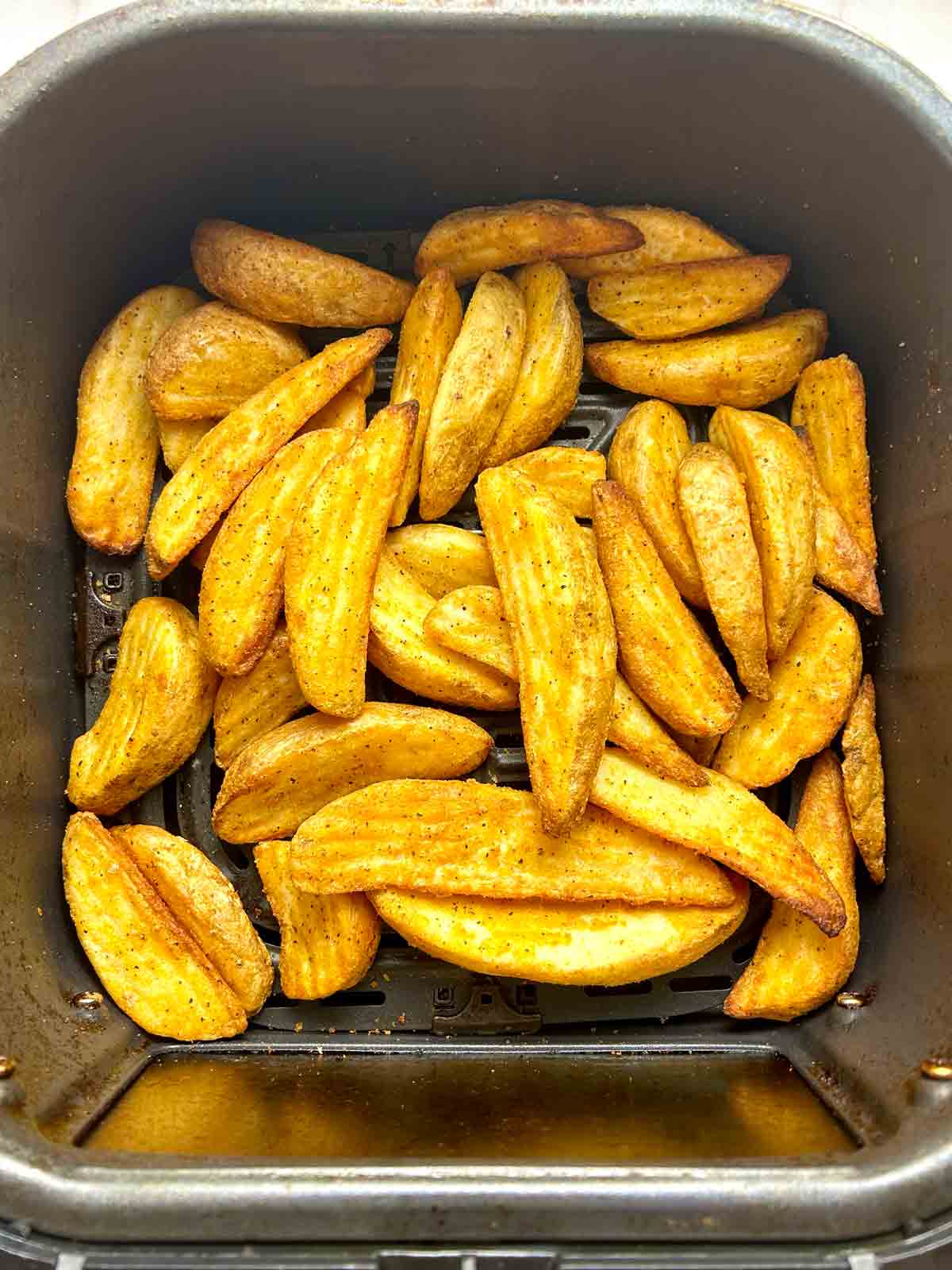 potato wedges after cooking in air-fryer.