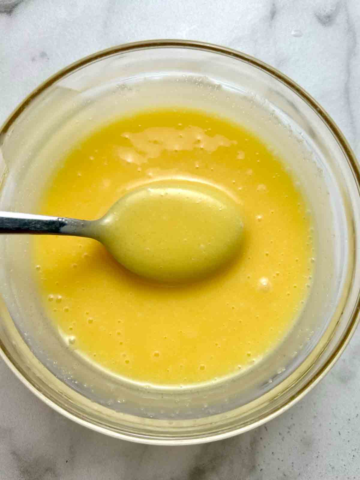 honey mayo sauce in bowl.