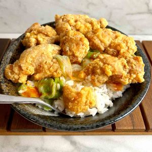 bowl of chicken karaage don with spoon in it.