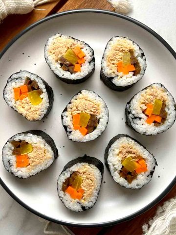 spicy tuna kimbap on plate.