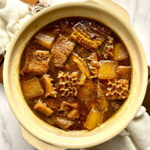 overhead shot of braised beef tripe in clay pot.