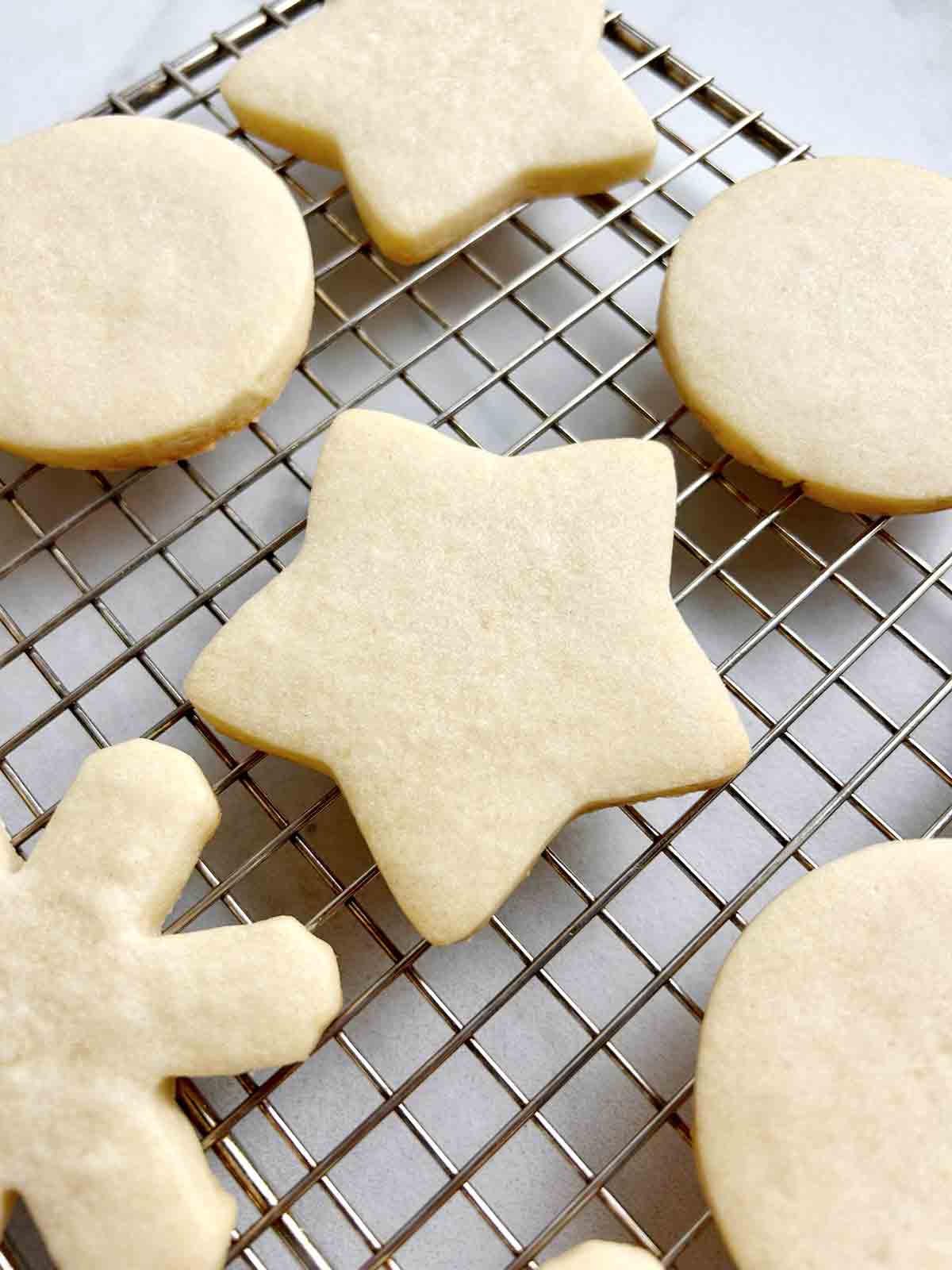 close up of star shaped sugar cookie on cookie rack.