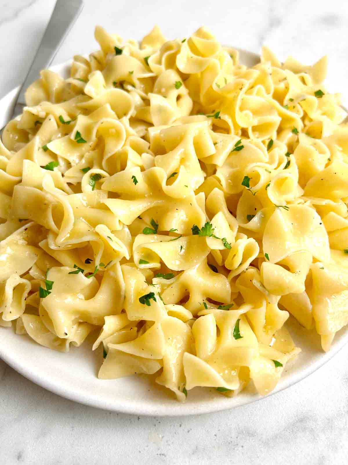 close up of buttered noodles.