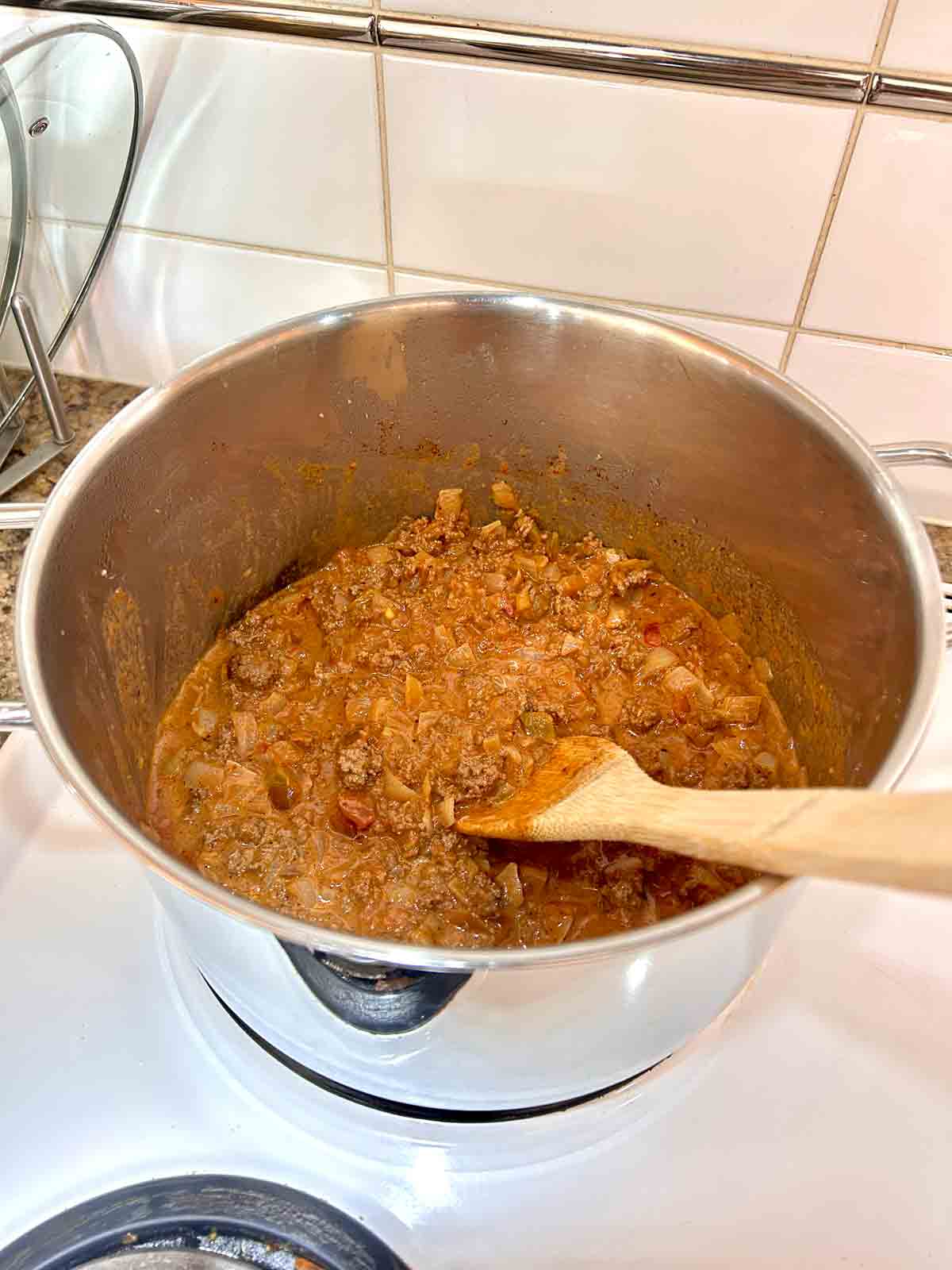 salsa, cream, and water aded to beef mixture; simmering.