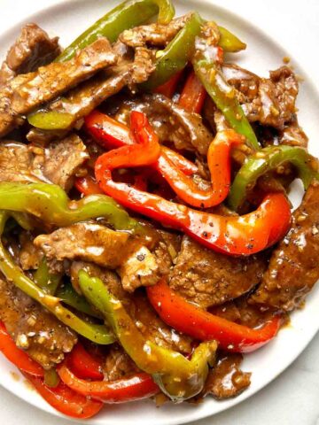 overhead shot of pepper steak on plate.